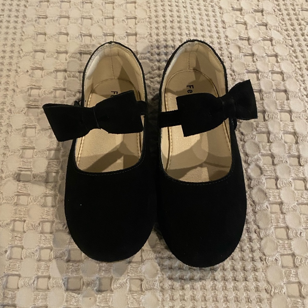 Black velvet flats with bow